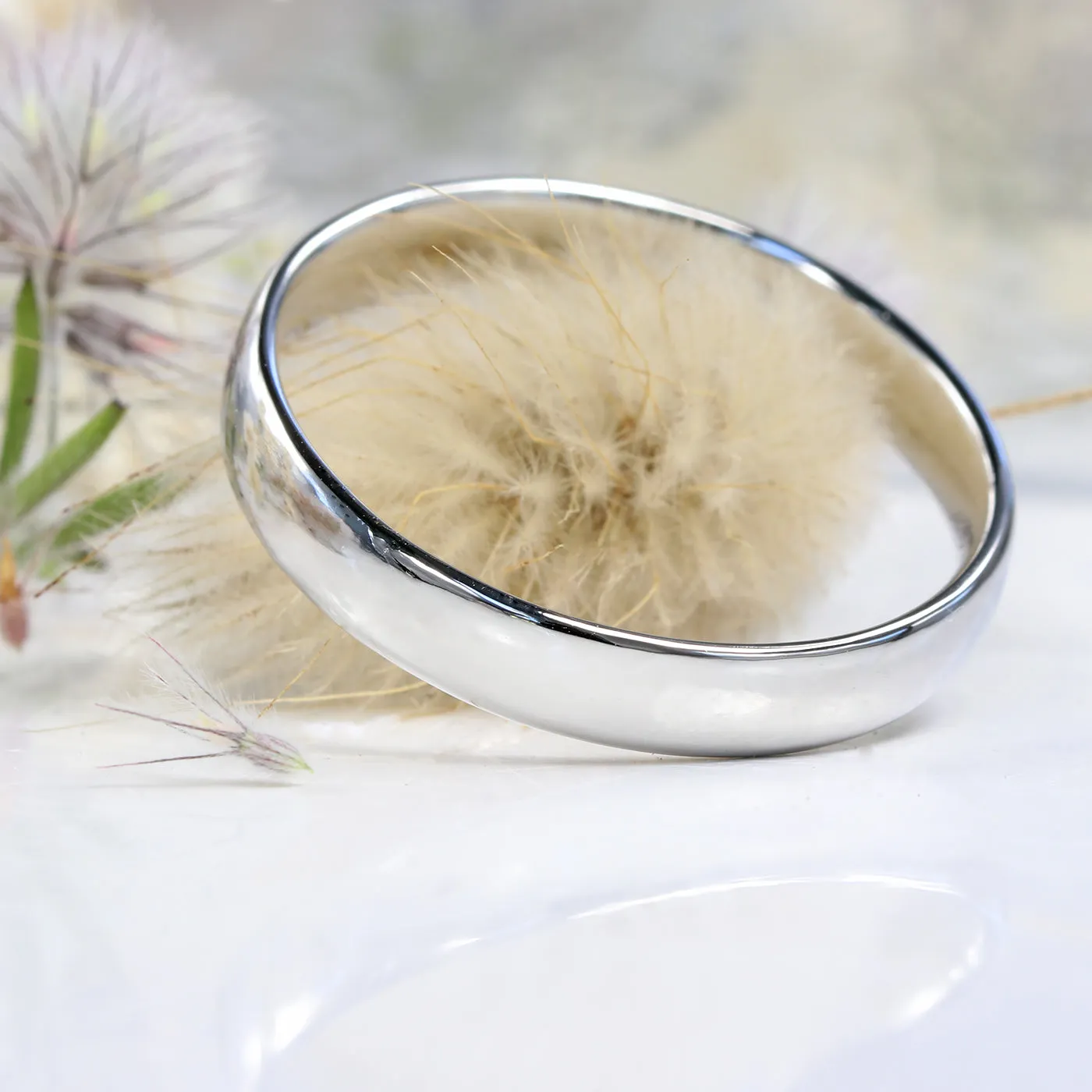 Platinum Polished 4mm Comfort Fit (Court) Wedding Ring