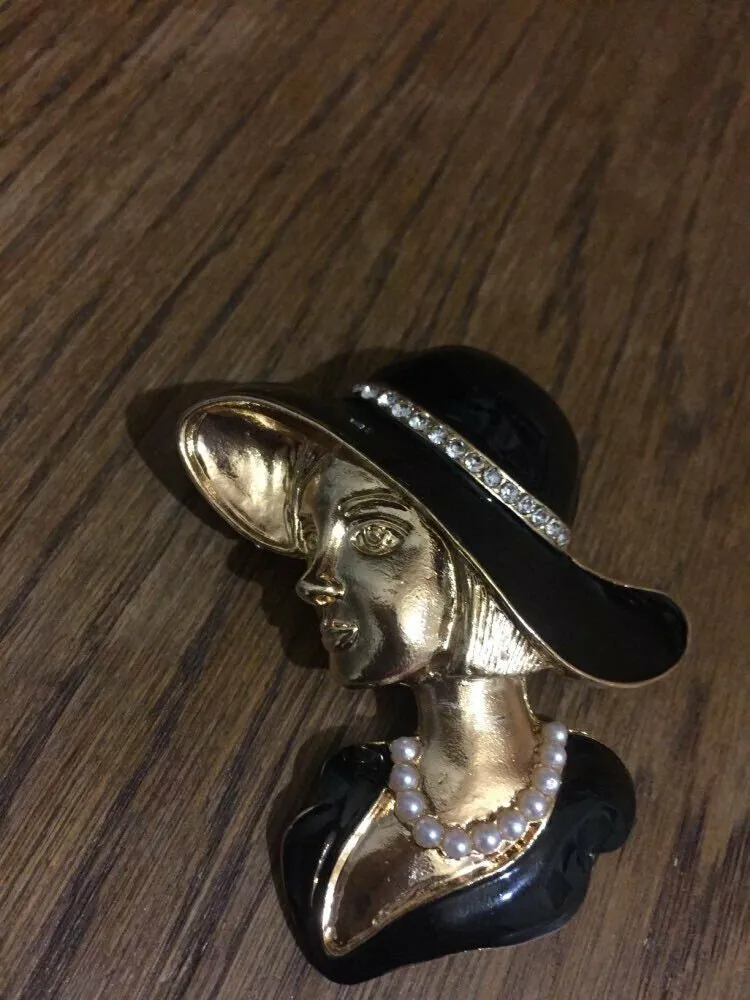 Pretty lady personality brooch retro vintage look gold plated royal pin ggg23