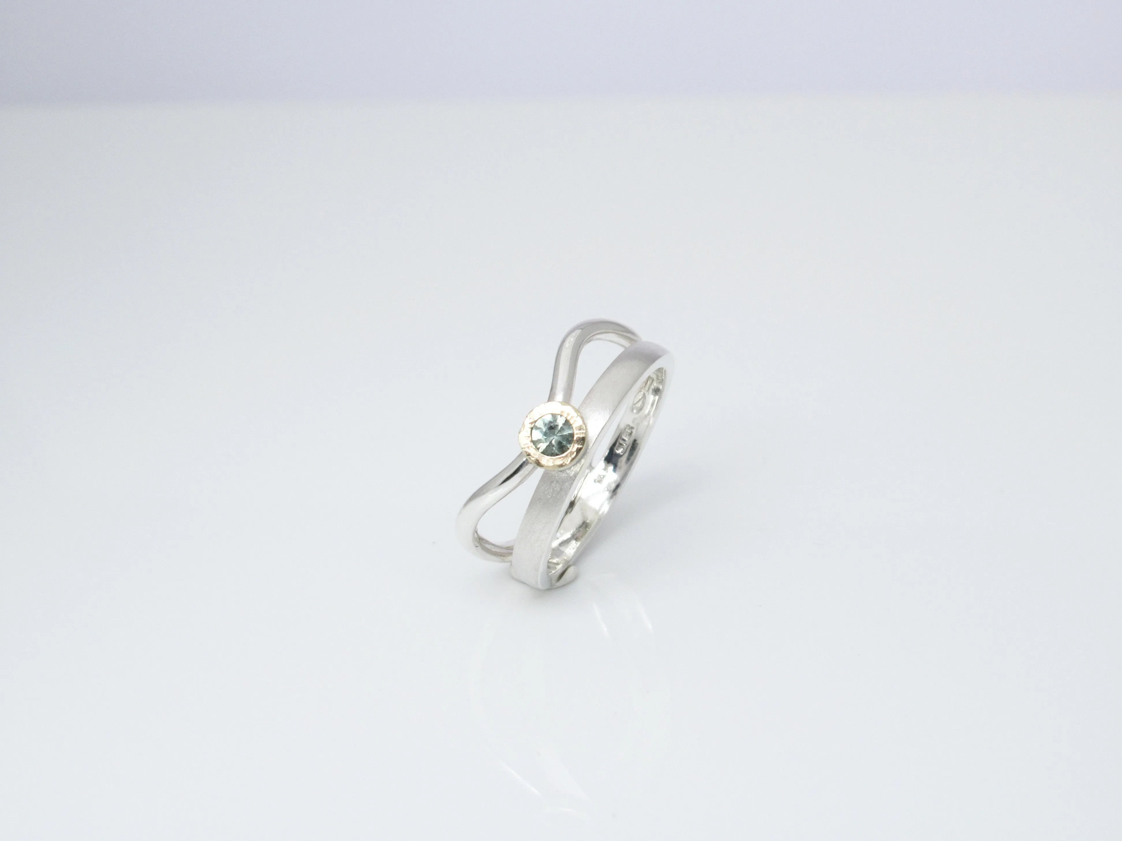 R i p p l e ring green sapphire