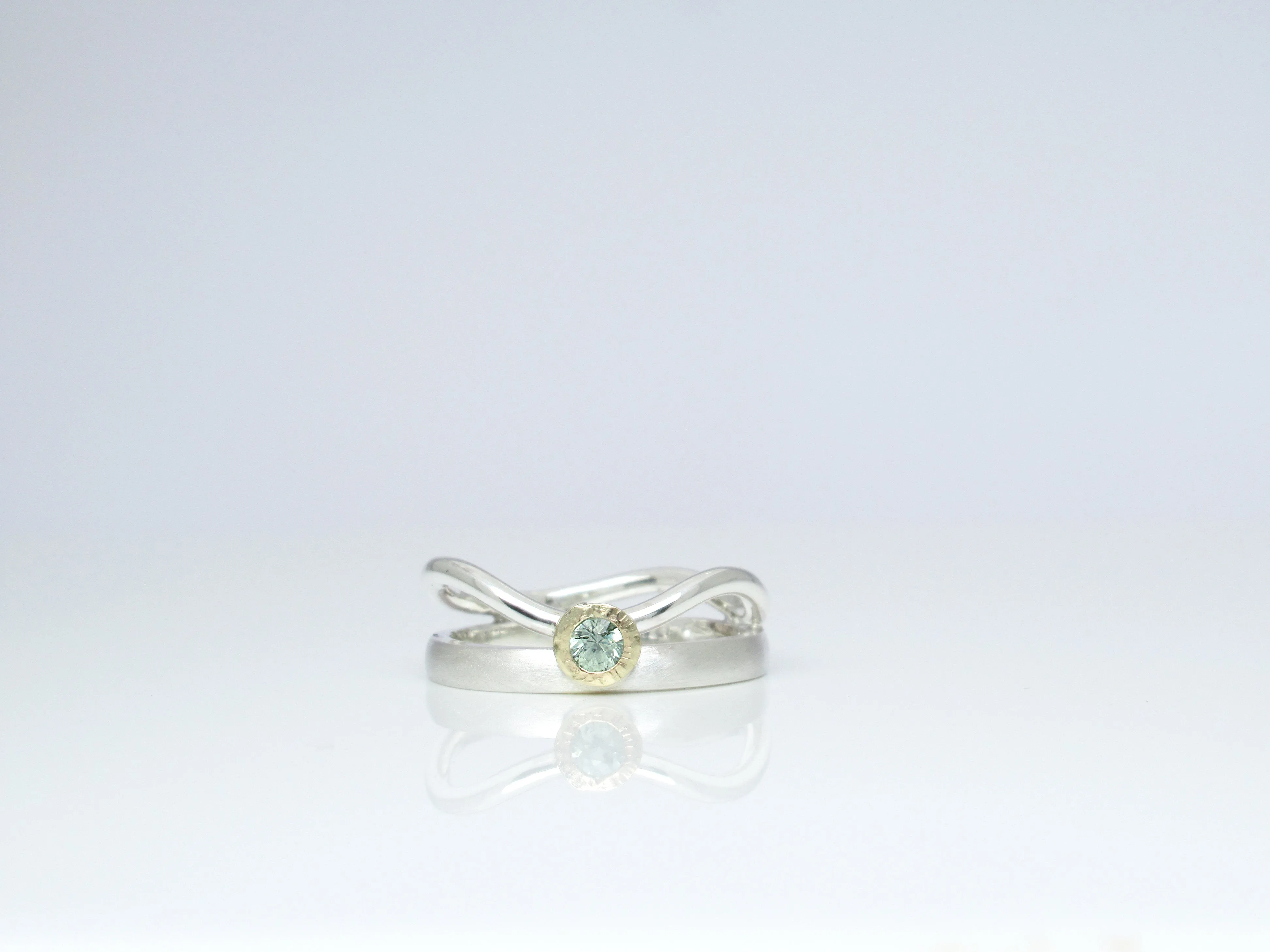 R i p p l e ring green sapphire