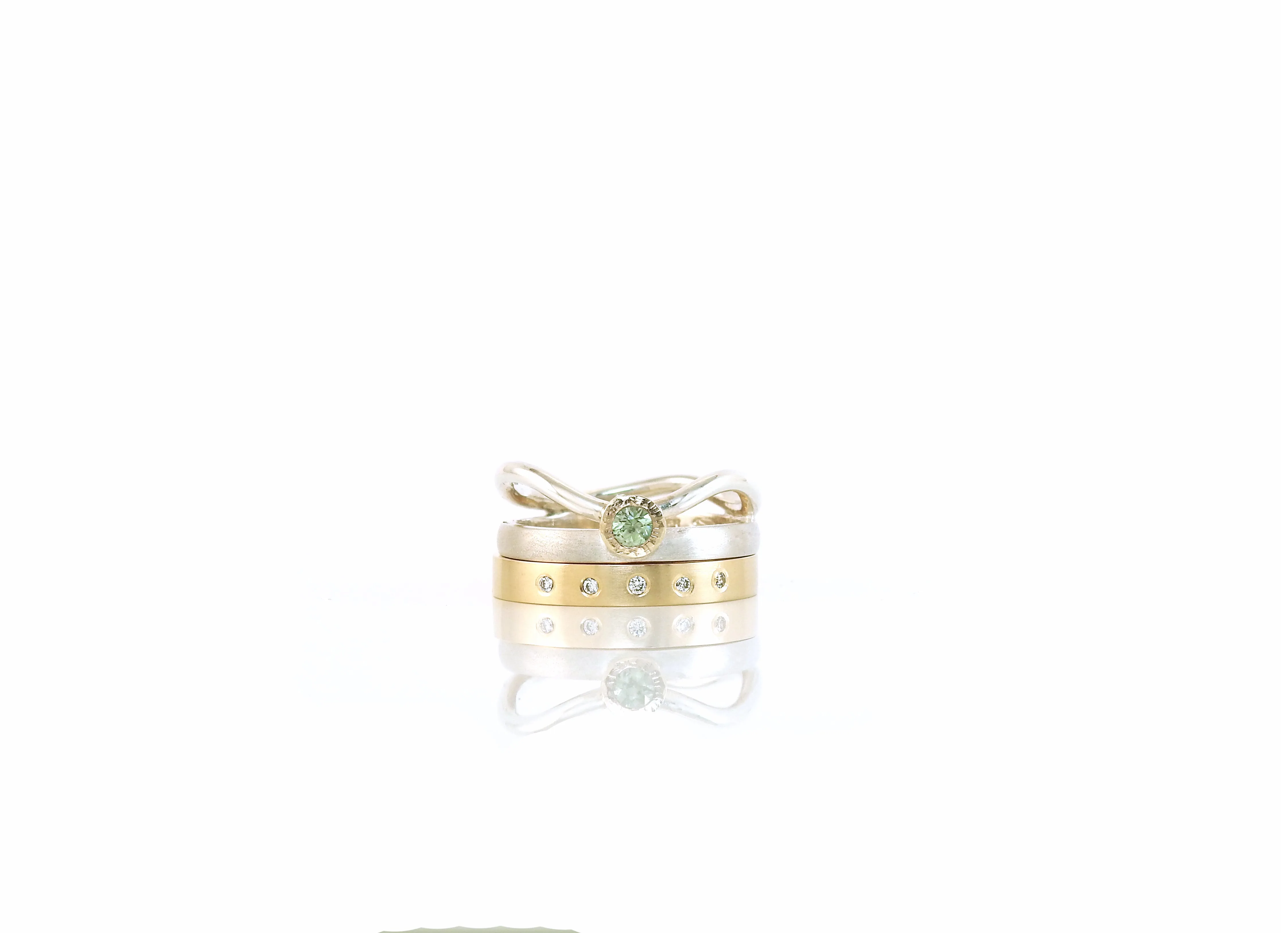 R i p p l e ring green sapphire