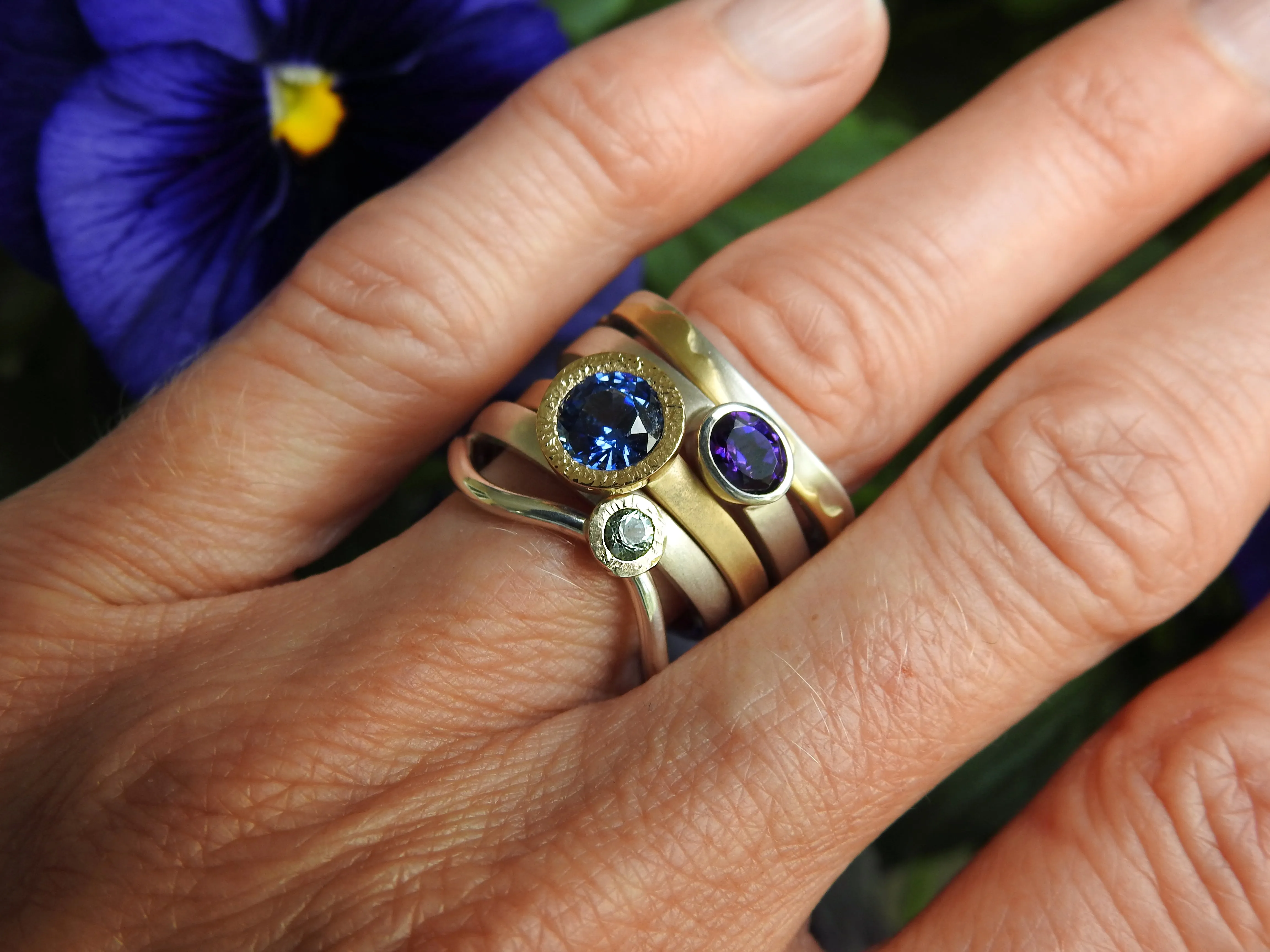 R i p p l e ring green sapphire