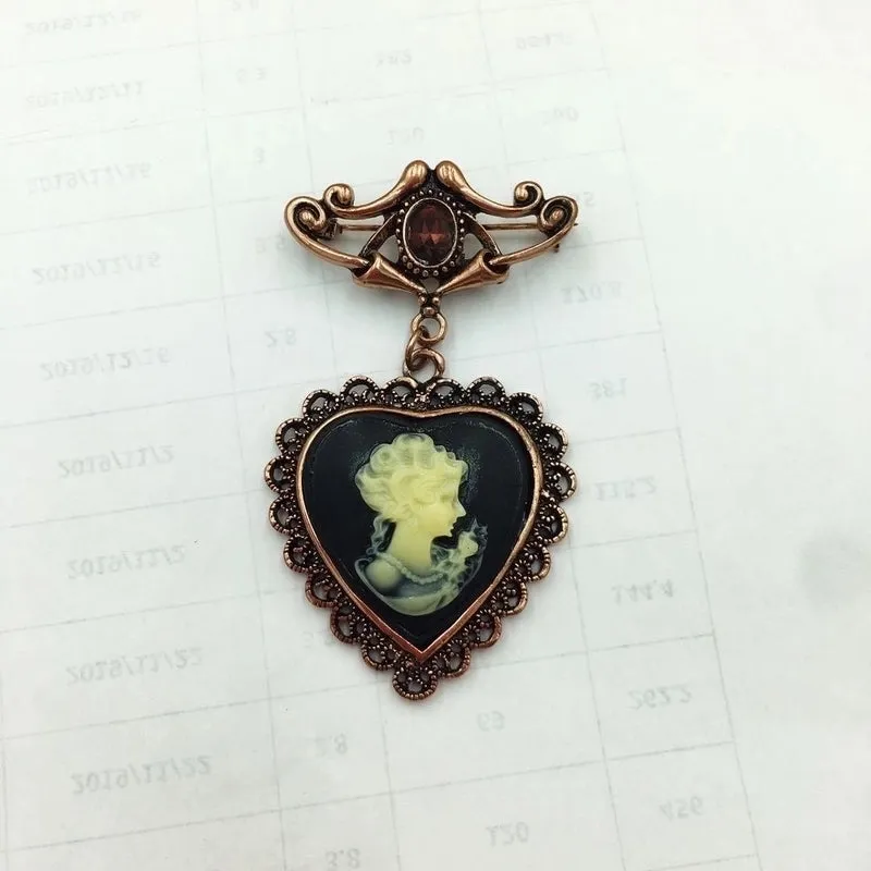 Retro Pin Heart Shape Alloy Enamel Inlay Artificial Gemstones Women'S Brooches