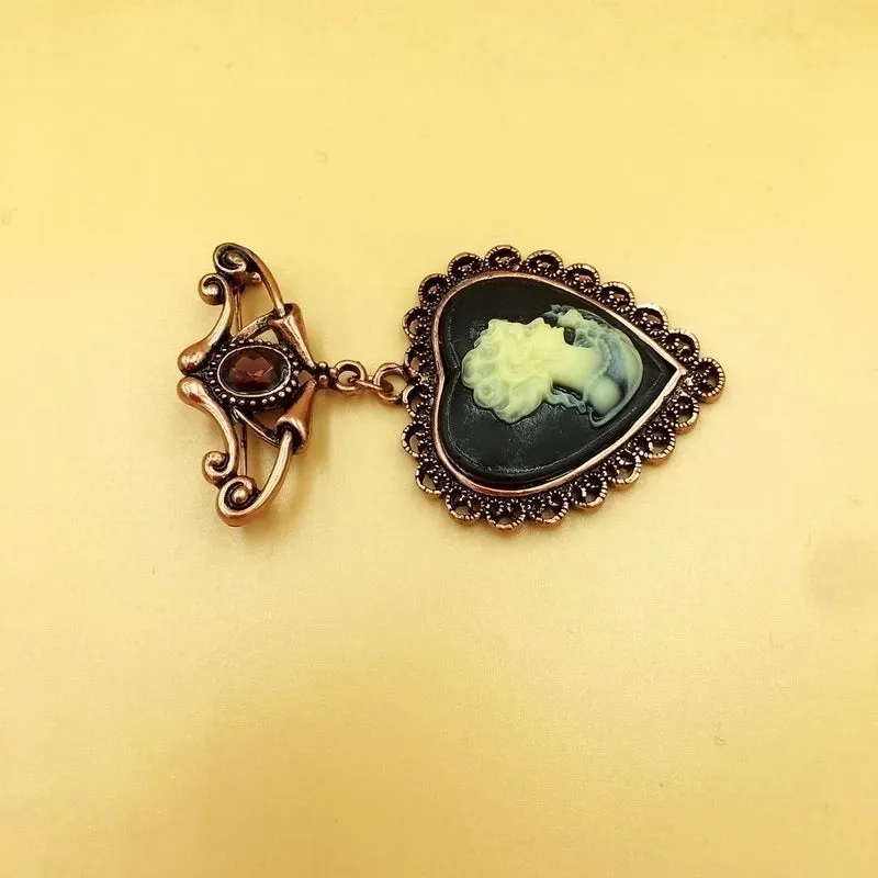 Retro Pin Heart Shape Alloy Enamel Inlay Artificial Gemstones Women'S Brooches