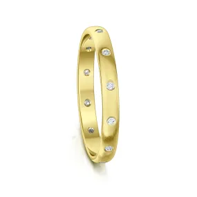 Traditional 12-diamond 3mm Wedding Ring in 18ct Yellow Gold